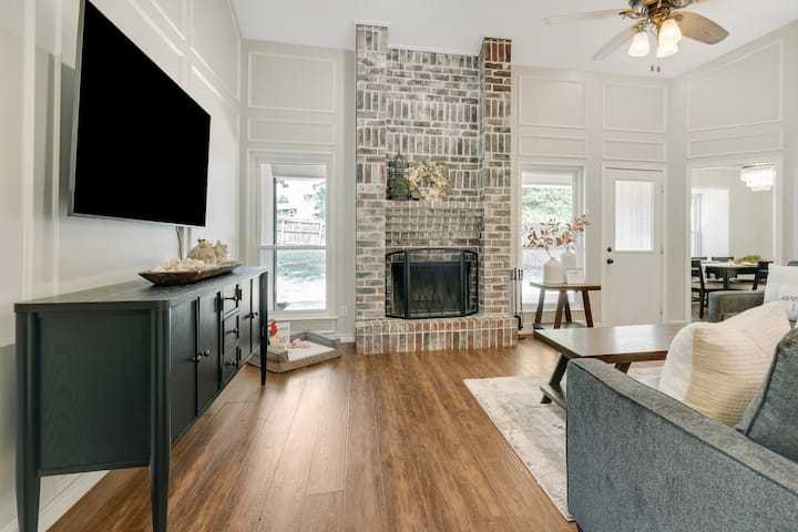 Cozy & Warm Home Away From Home - North Richland Hills, TX