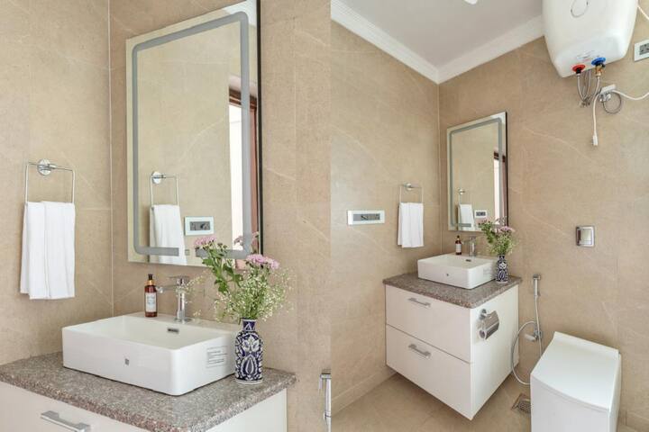 Full bathroom 2 image 1