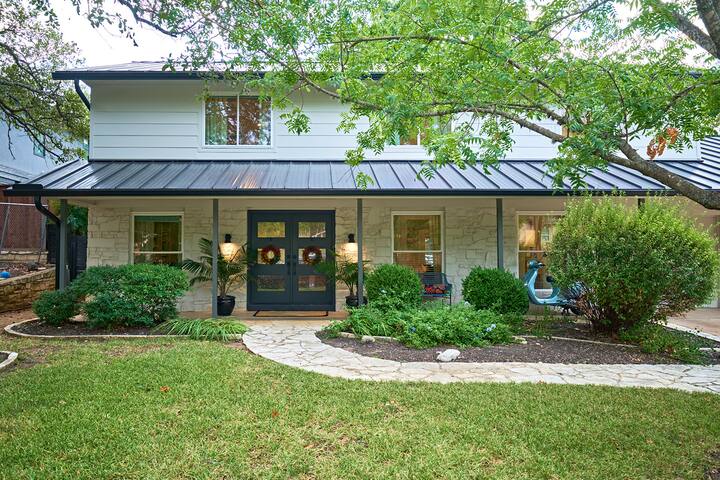 78704 Sola Oasis -Heated Pool, Hot Tub, EV Charger gallery image 3