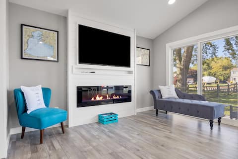 Charming Canal Front Retreat Perfect Relaxation