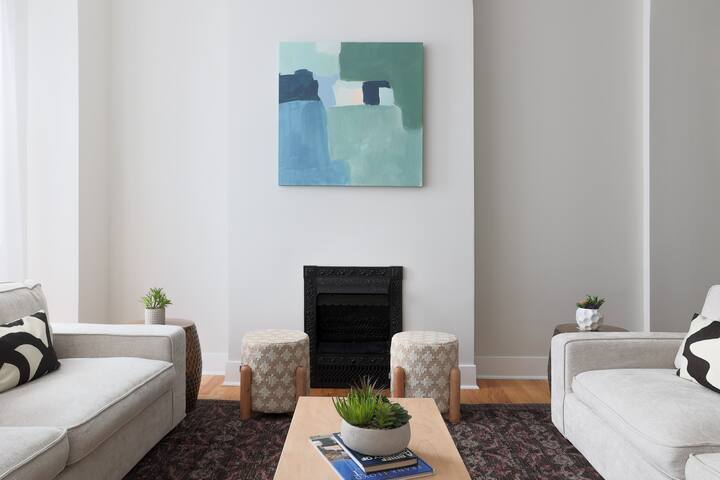 Luxury Two-Level Townhouse | Patio | Lincoln Park gallery image 3