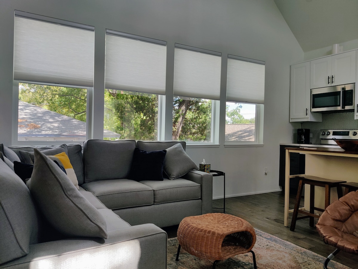 Top Airbnb: Sun filled Treehouse Apartment w/Rooftop Deck in Austin