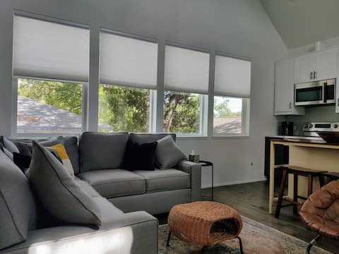 Top Airbnb: Sun filled Treehouse Apartment w/Rooftop Deck in Chestnut