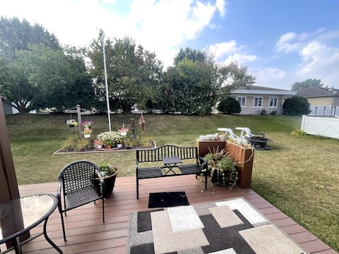 Charming and comfy: 3BR home on quiet street