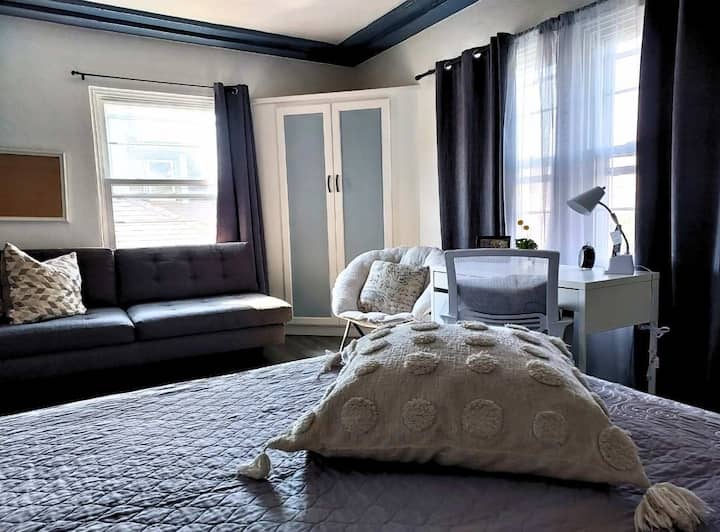 Bedroom #1 
Queen bed, sofa, desk and AC
