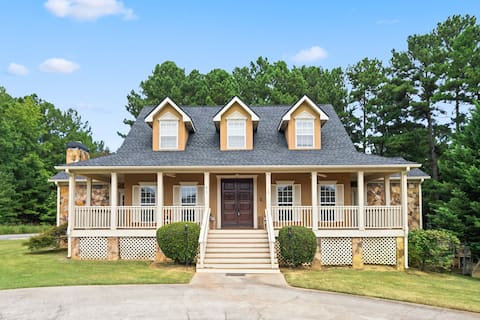 New! Luxe Family-Friendly Staycation | Sleeps 16+