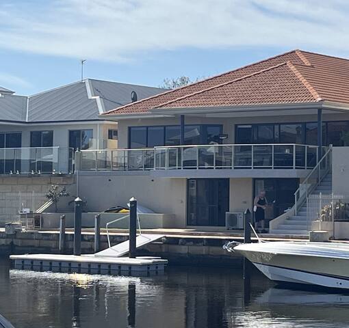 Port Bouvard Escape – Canal Home