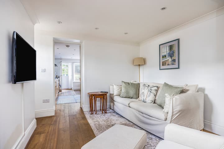 Charming Chichester Home W Garden | Pass The Keys - Chichester