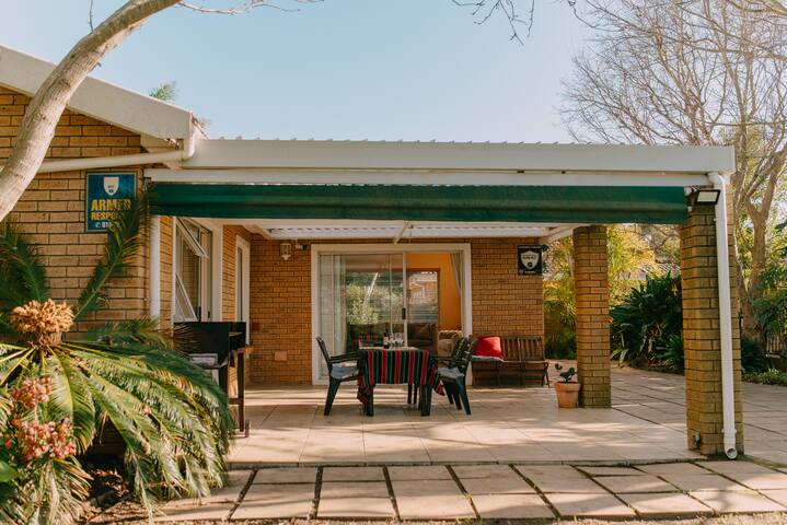 Family home on golf course gallery image 4