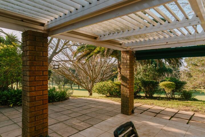 Family home on golf course gallery image 3