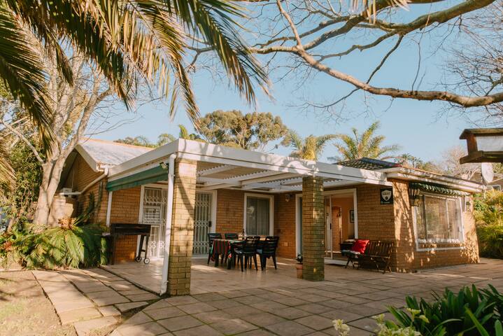 Family home on golf course gallery image 2