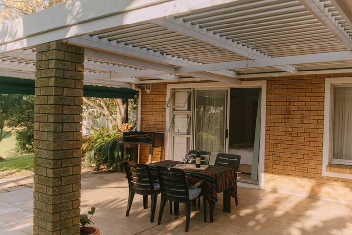 Family home on golf course gallery image 5