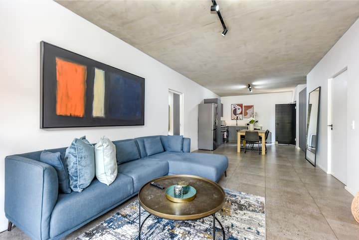 The Cozy Hyde | 1 Bed With 5kv Power Backup - Johannesburg