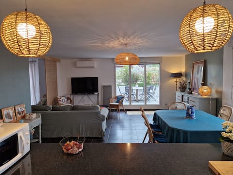 Airbnb performant: Terrace apartment with twin bridges à Toulouse