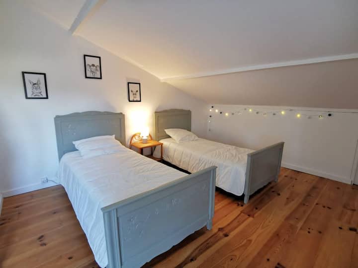 habitación piso 2 camas individuales