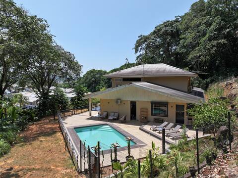 Large 4 bedroom villa + pool