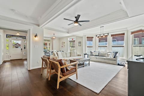 6BR Midtown Escape - Perfect for Groups, Sleeps 12