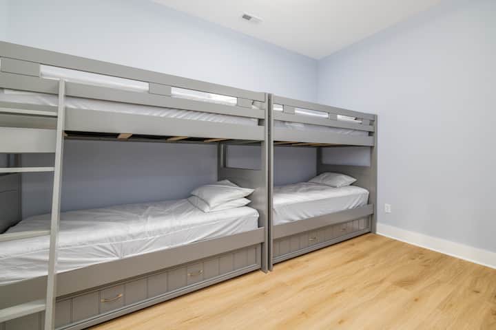 2 sets of bunkbeds, ceiling fan and closet