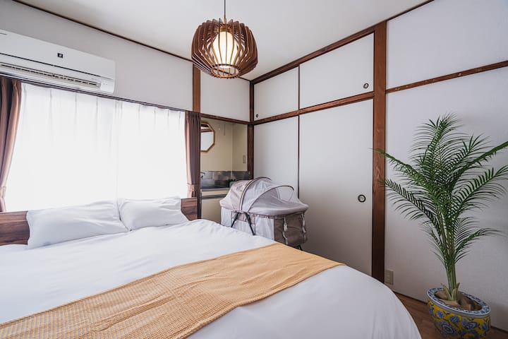 You can put a crib next to the queen-sized bed.