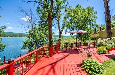 Lake Heaven - Kayak, dock and summer fun awaits!