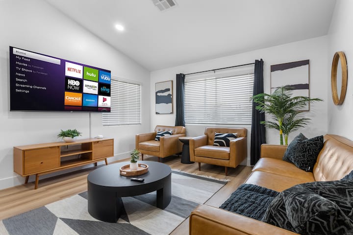 Modern 5 Br W/fully Equipt Kitchen&game Room - Las Vegas, NV