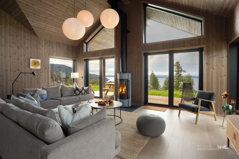 A design lodge above a Norwegian fjord, Vikersund, Buskerud, Norway, photo 4 of 10