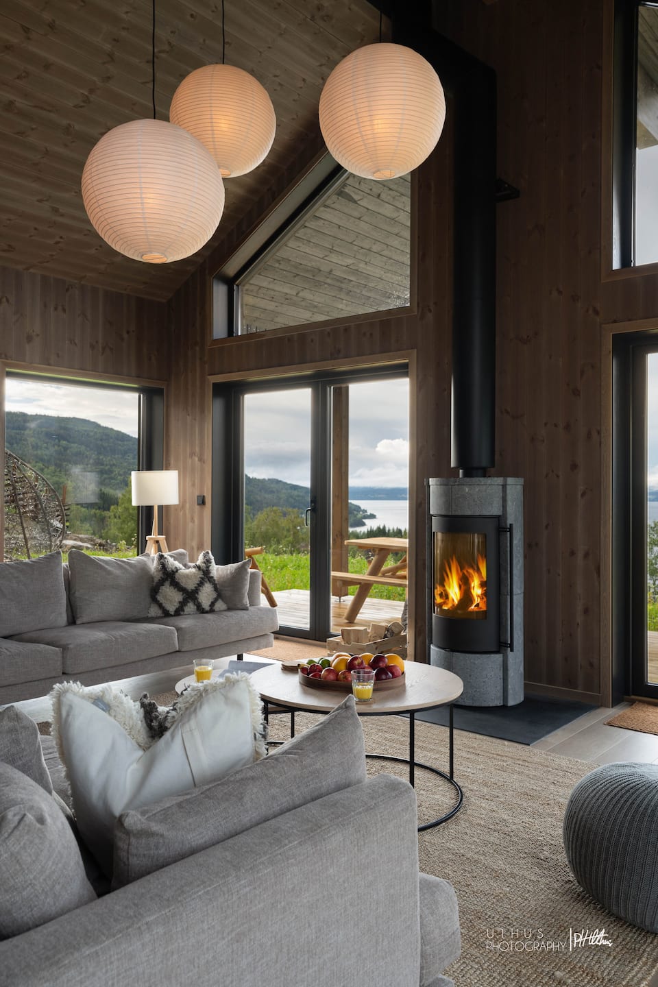 A design lodge above a Norwegian fjord, Vikersund, Buskerud, Norway, photo 10 of 10