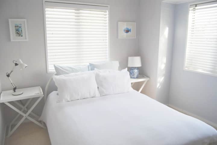 Segundo dormitorio, cama de matrimonio.
