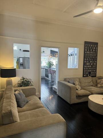 Lovely Home with City Views -100m to shops & cafes gallery image 3