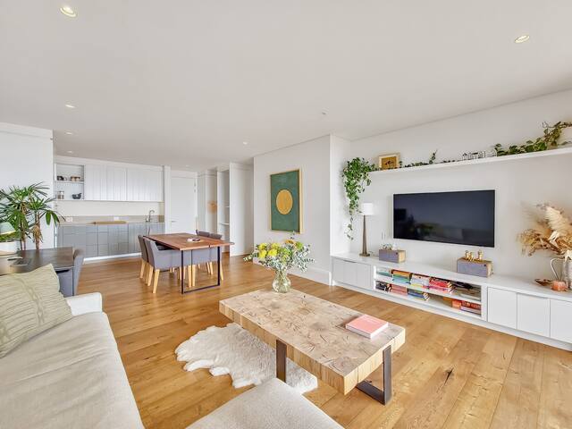 Stunning Sea View 2 Bedr. Apartment | Backup Power gallery image 2