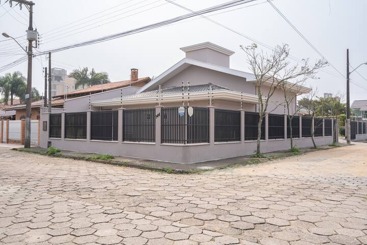 Aluguel Temporada Piçarras managed Airbnb listing 1