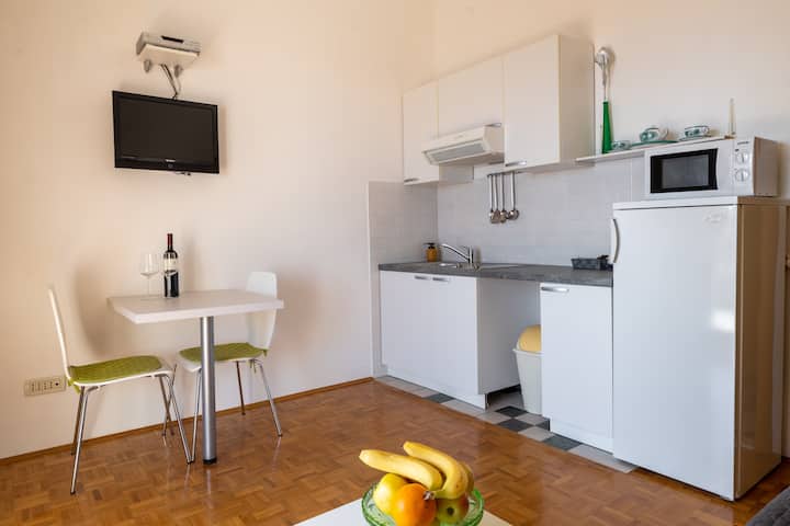 Botanika 3 (2 guests) sea view, parking place
