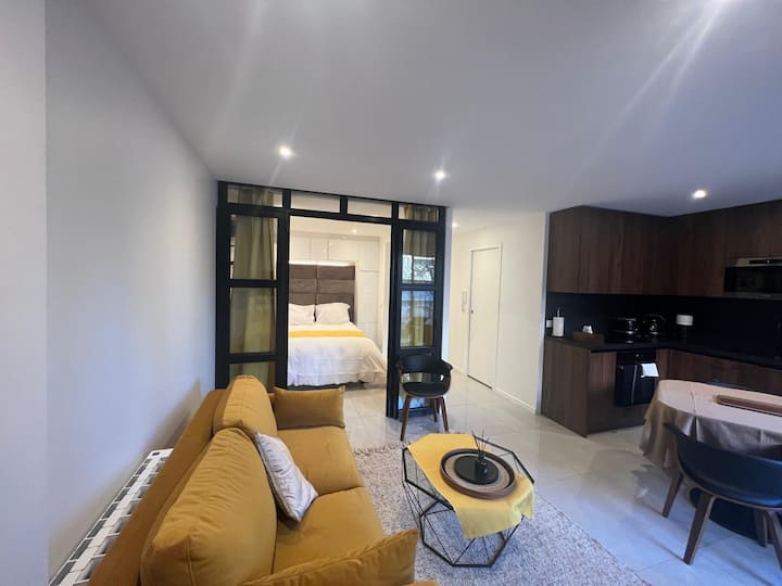 Deux Pièces Au Bord De La Seine - Courbevoie