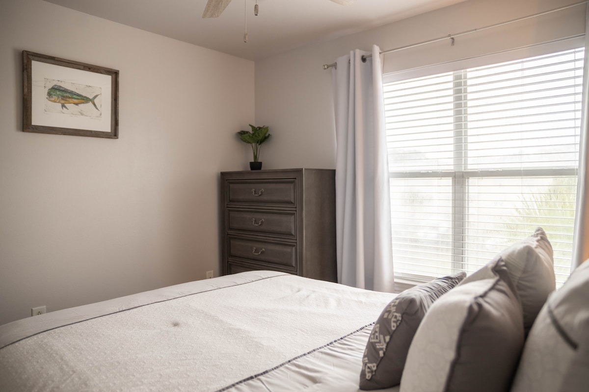 Bedroom #2 with Queen bed 