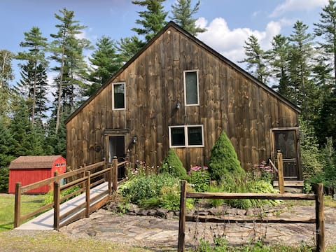 Northwoods cabin on Little Akers Pond