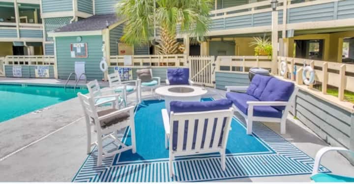 Walk To Beach! With Pool, Fire Pit & Dog-friendly - North Myrtle Beach, SC