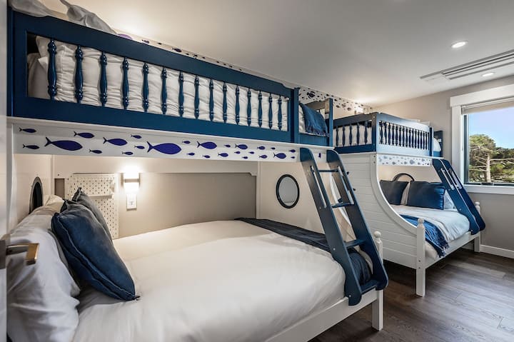 Fëmijët i DUAN krevatet marinarë dhe me dy krevate dopio mbi krevate të plotë edhe të rriturit mund të flenë rehat. Çelësat e dritës me priza dhe rafte USB të integruara për ruajtje shtojnë nivelin e përsosur të shërbimeve për një hapësirë të rehatshme.