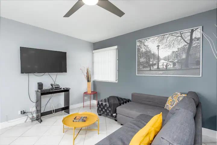 Cozy Getaway With Pool And Putting Green - Unit 1 - Fort Lauderdale