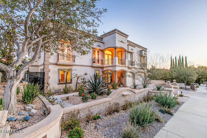 Upscale Residence with Pool/Spa. gallery image 4