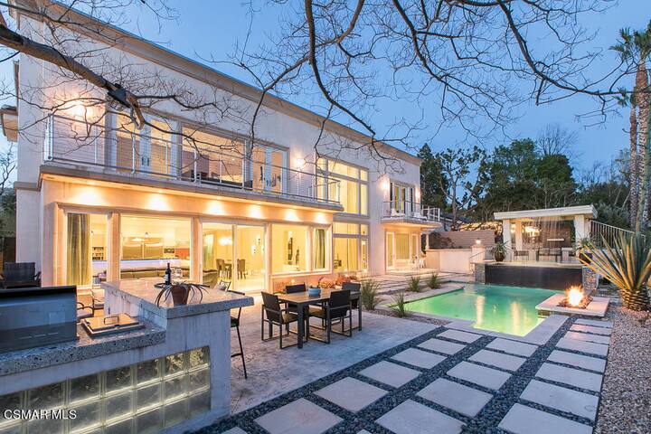 Upscale Residence with Pool/Spa. gallery image 5