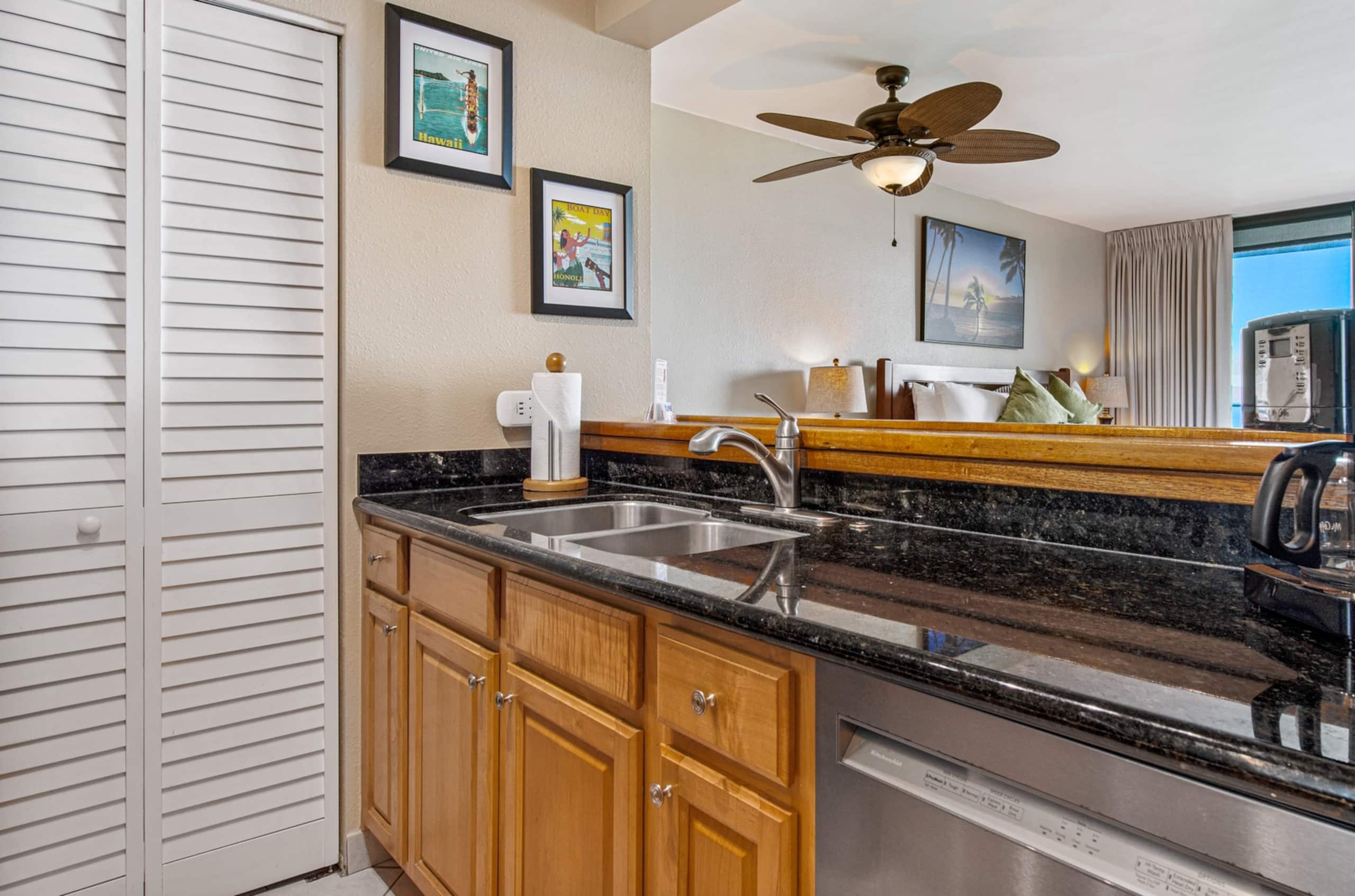 Condo in Lahaina · ★4.96 · 1 bedroom · 1 bed · 1 bath - Image 12