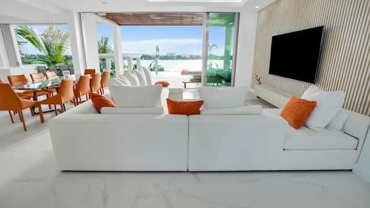 Luxury 5 Br Private Beachfront Villa - Turks and Caicos Islands