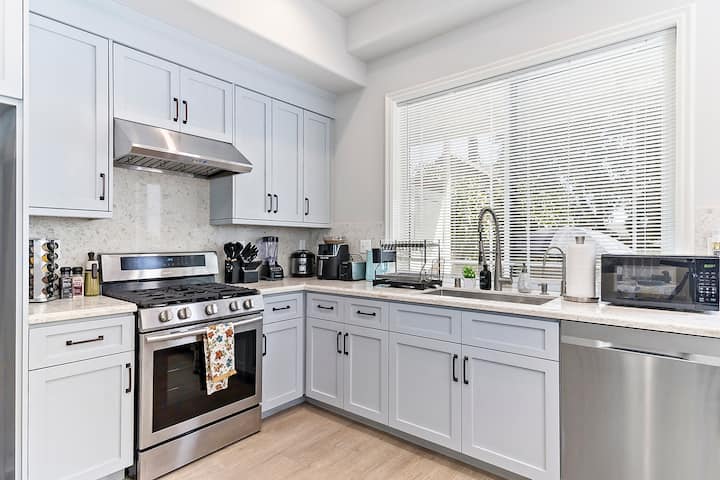 3 Private Suites | 2-story Bbq Home Near Dtla - San Marino, CA