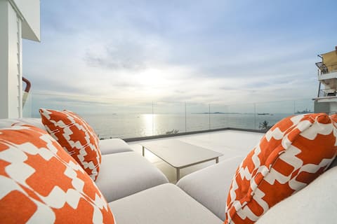 Surf Beach House Pool Villa