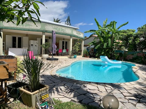 Annonce Airbnb populaire: villa with veranda, garden, swimming pool à La Possession