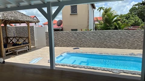 Villa Pool 2 minutes to the beach
