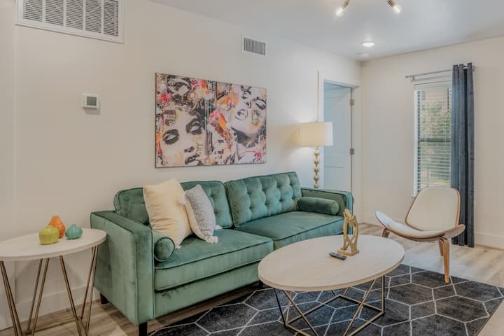 The Barbee 162 - Elegant En Suite At The Barbee - Houston, TX