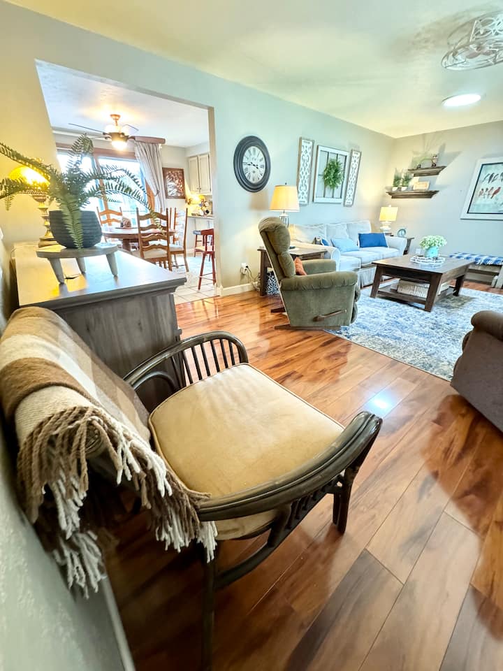 Ashwaubenon Home, 5 Min From Lambeau - Green Bay, WI