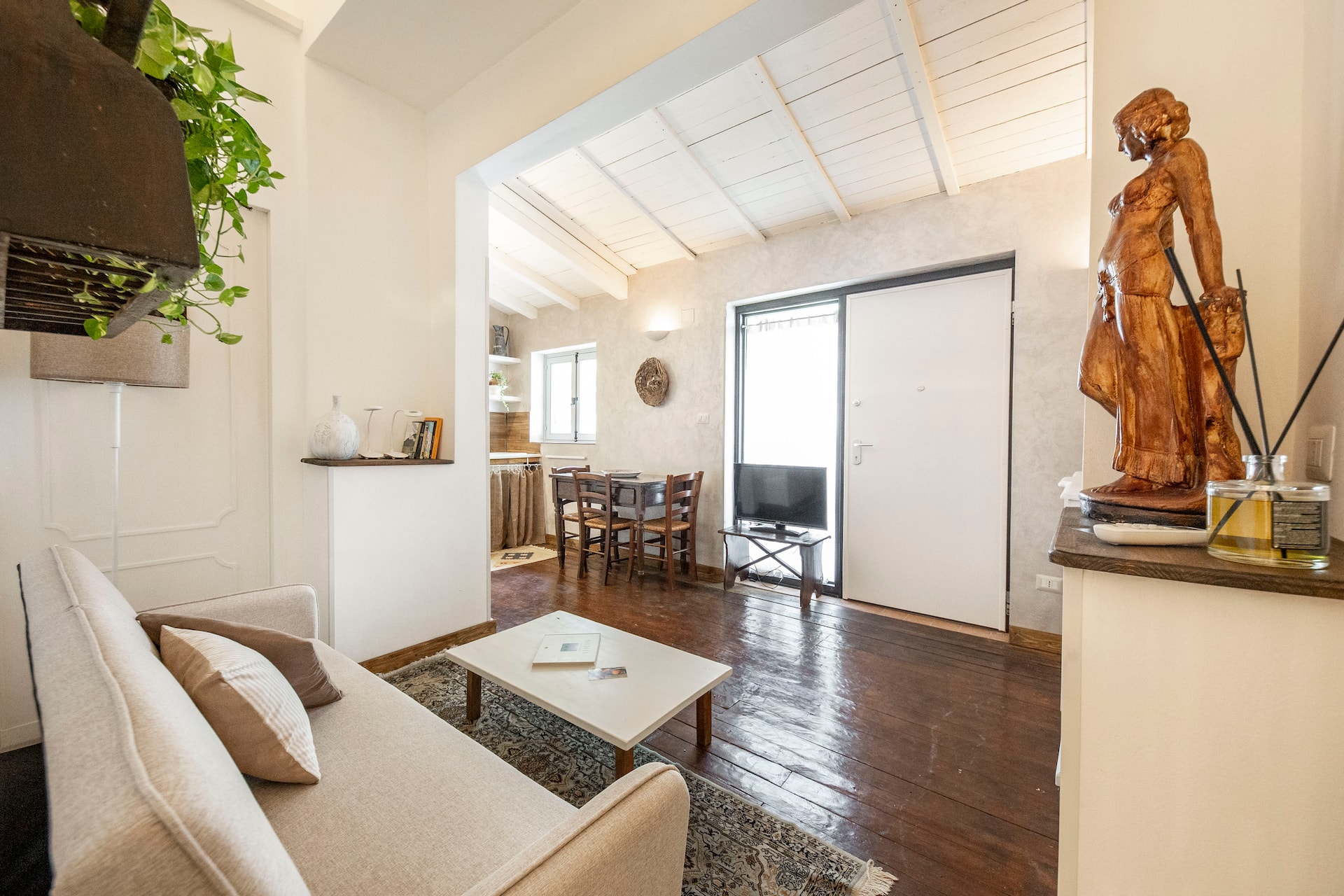 Charming House with Terrace - Free Parking