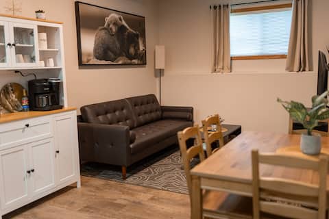 Successful Airbnb property: The Hidden Bear- Private Guest Suite in Hinton